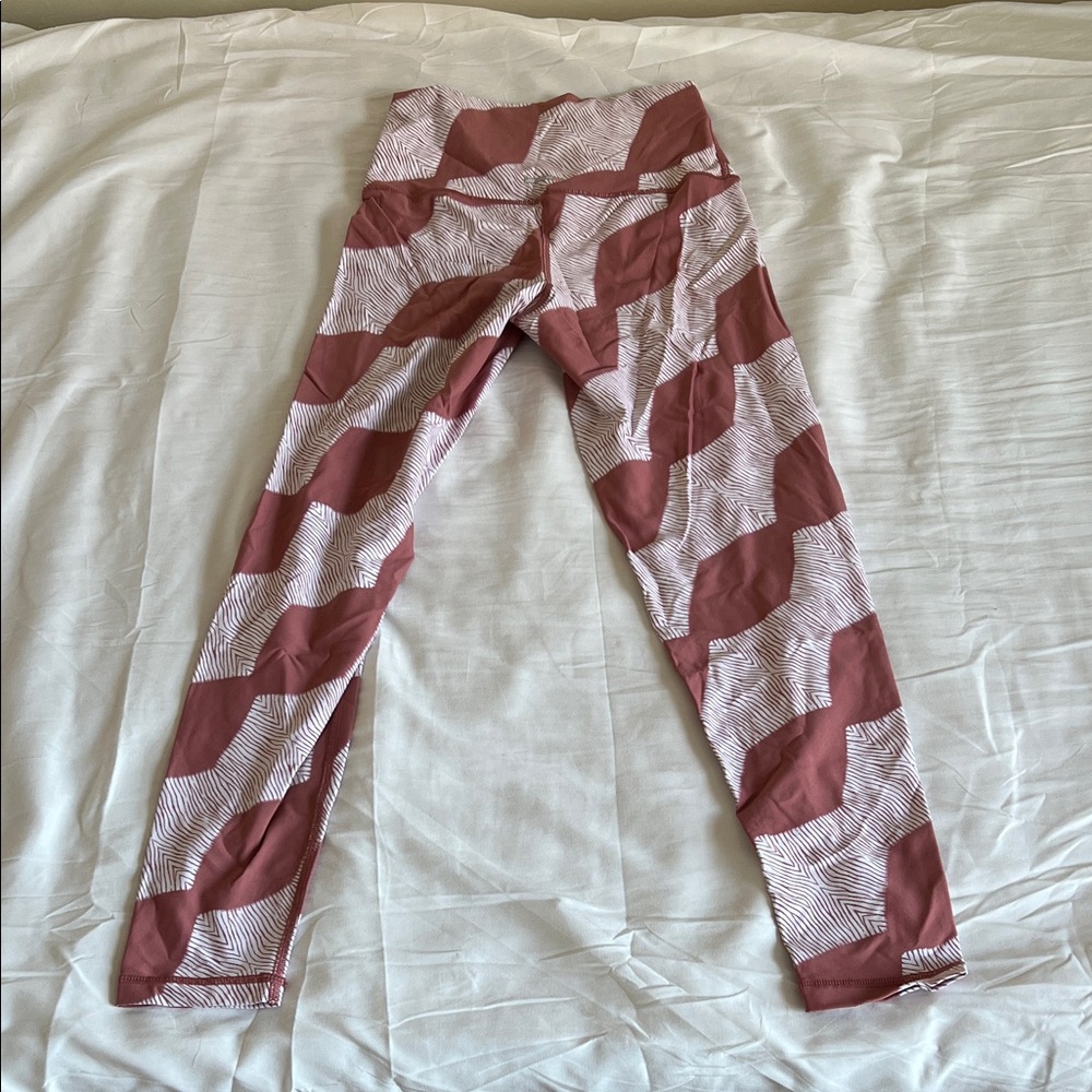 Aerie Pink and White Patterned Leggings